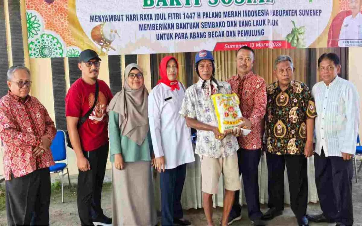 Di Tengah Perjuangan Hidup, PMI Sumenep Hadir untuk Abang Becak dan Pemulung