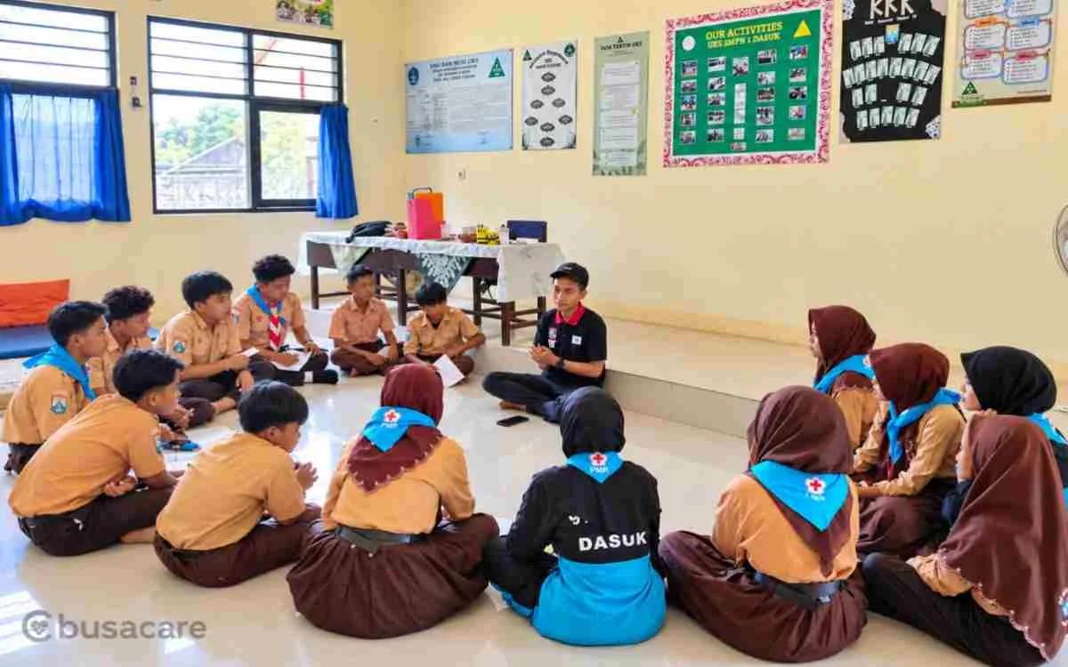 PMI Sumenep Bekali PMR Madya SMPN 1 Dasuk Materi Ayo Siaga Bencana