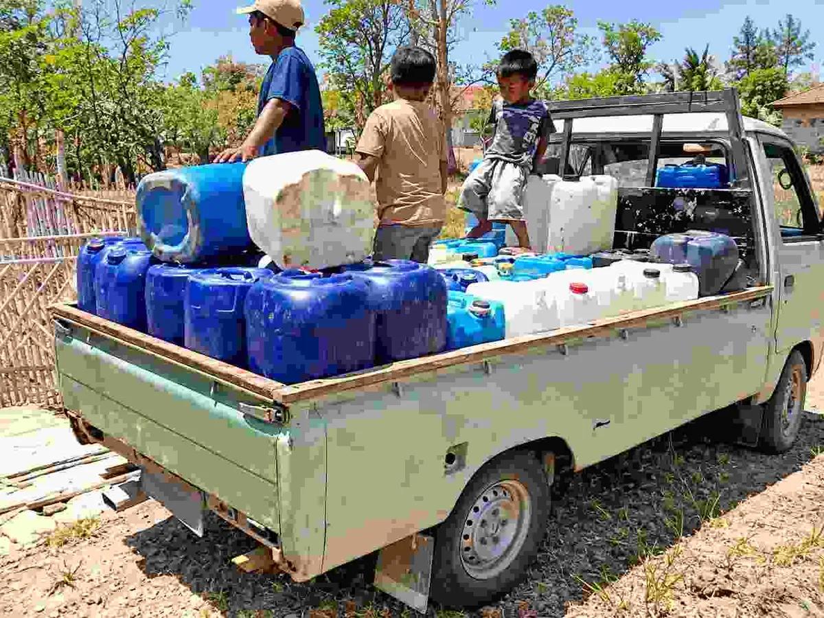 Bantuan Air Bersih ke Kecamatan Gayam, Kepulauan Sepudi