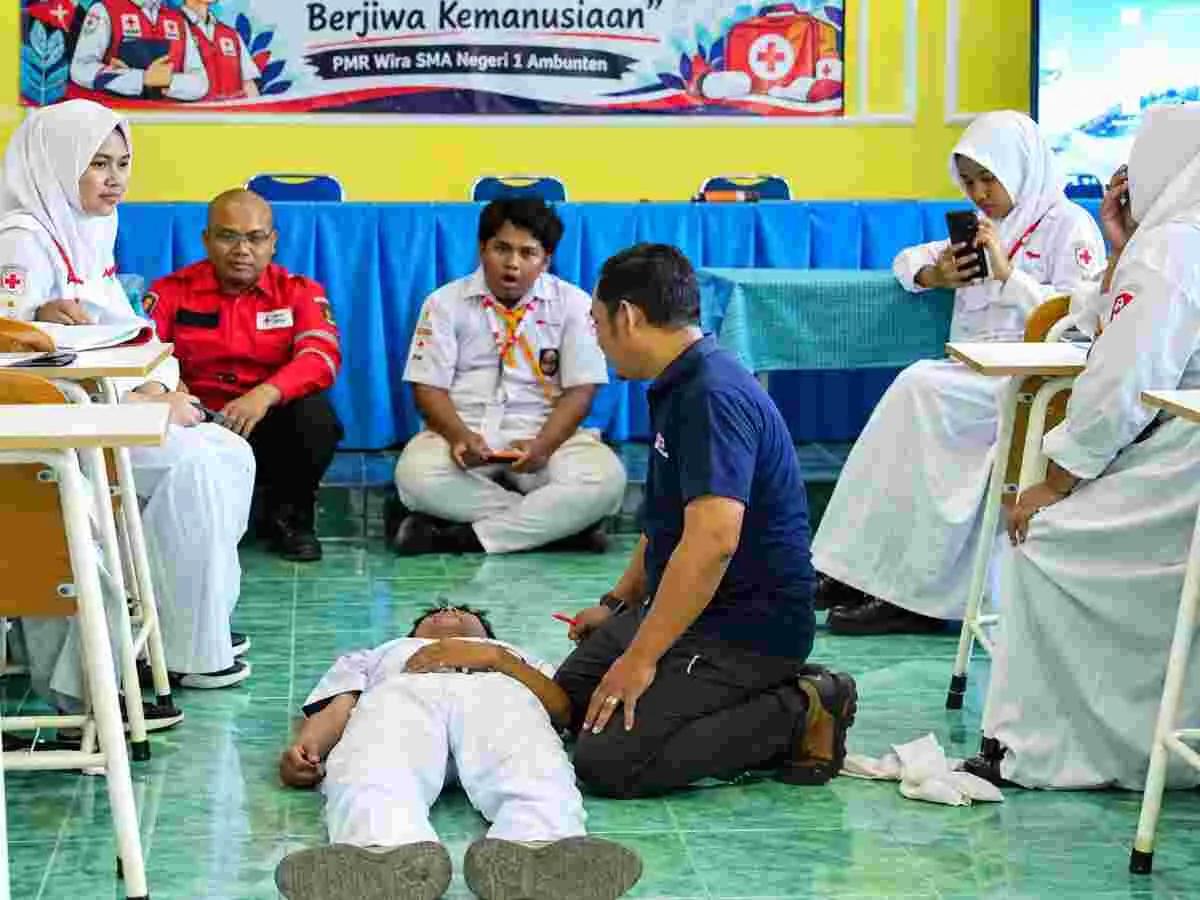 Sosialisasi Kepalangmerahan dan Pertolongan Pertama (PP) di SMAN 1 Ambunten