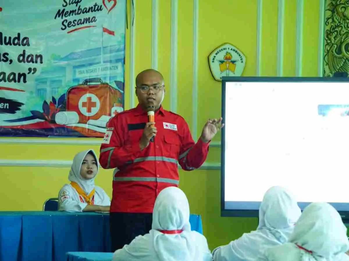 Sosialisasi Kepalangmerahan dan Pertolongan Pertama (PP) di SMAN 1 Ambunten