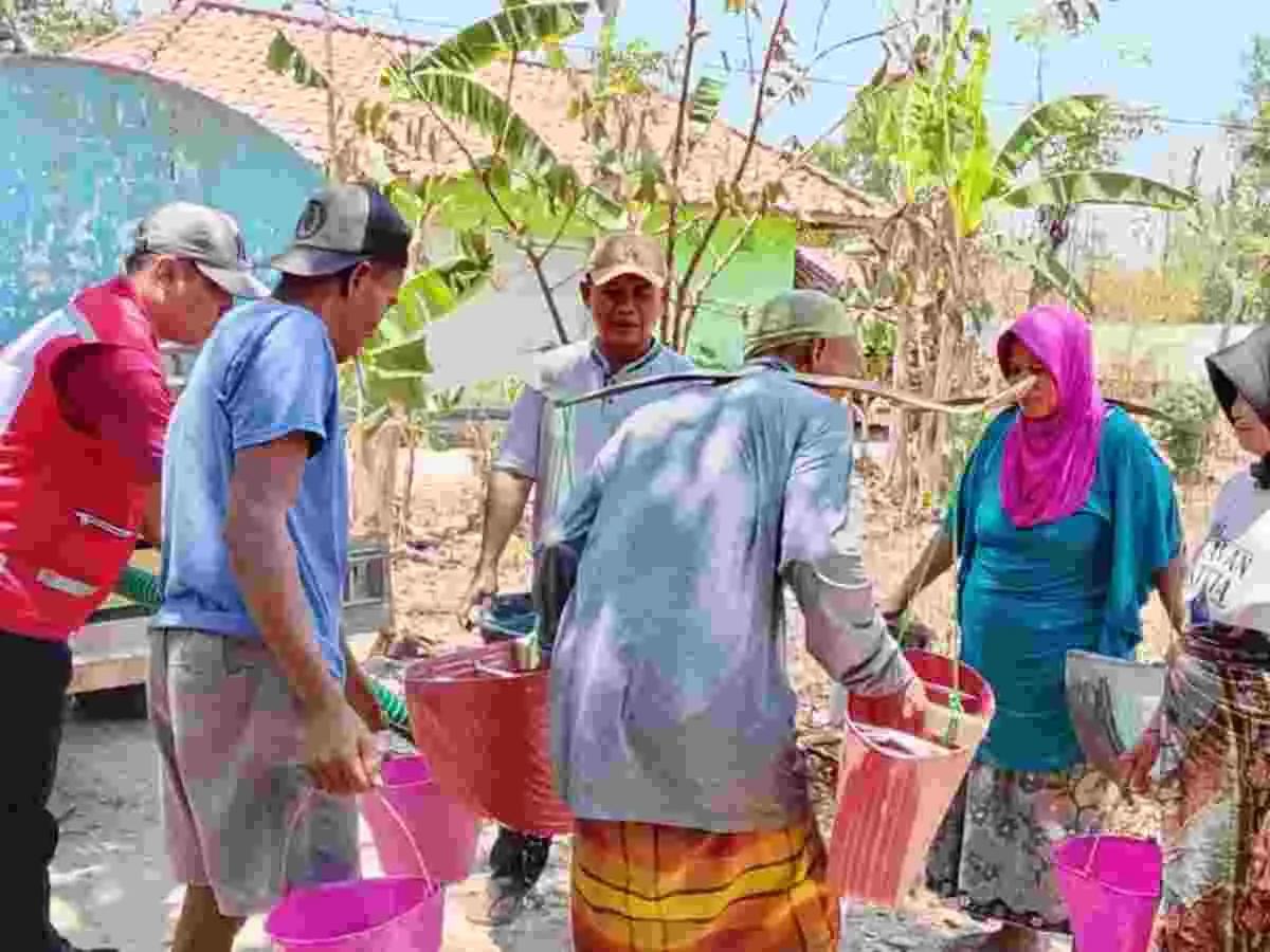 Bantuan Air Beraih PMI Kabupaten Sumenep di Desa Prancak, Kecamatan Pasongsongan