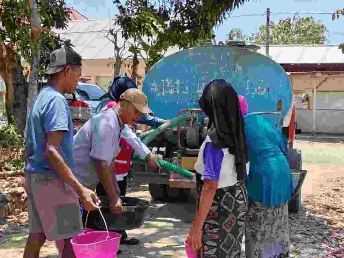 Bantuan Air Beraih PMI Kabupaten Sumenep di Desa Prancak, Kecamatan Pasongsongan