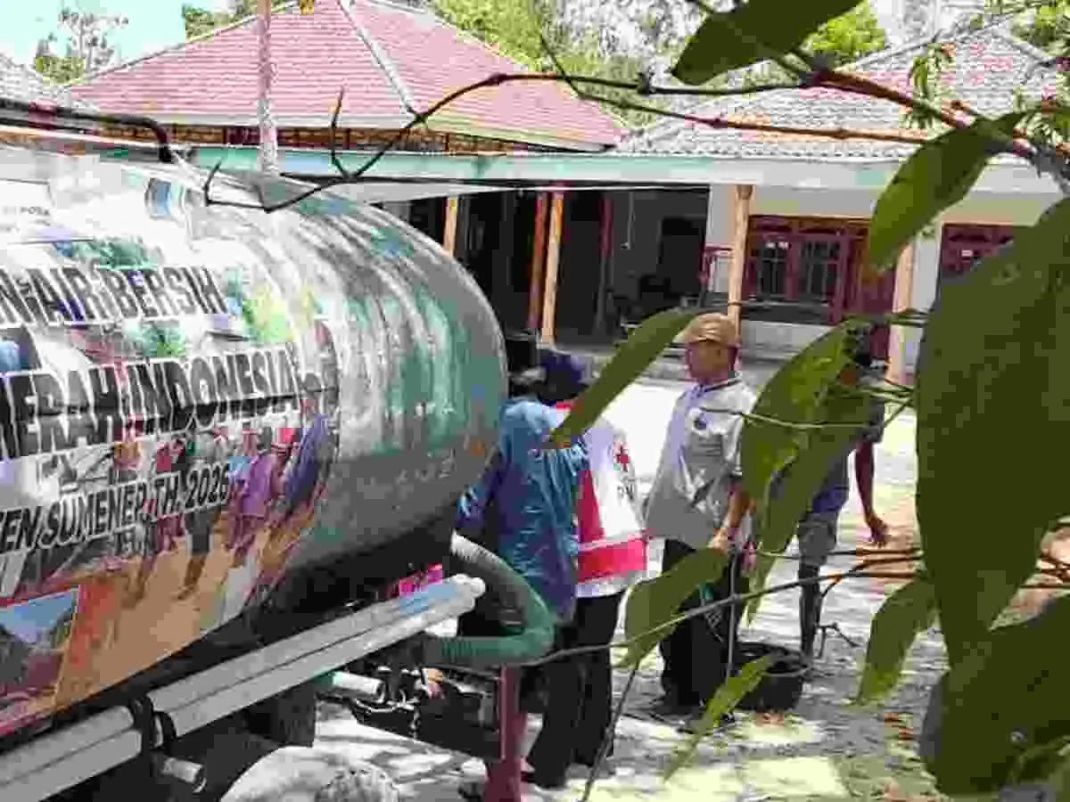 Bantuan Air Beraih PMI Kabupaten Sumenep di Desa Prancak, Kecamatan Pasongsongan