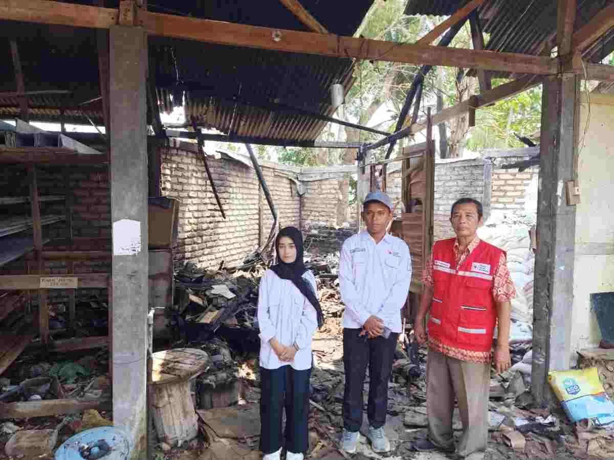 Korps Suka Rela (KSR) Sumenep di Lokasi Kebakaran Toko Guluk-Guluk